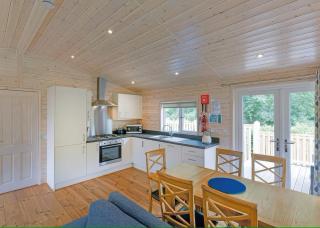 Dovestone Luxury Lodges sleeps 4 - pets welcome - 6