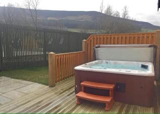 Dovestone Luxury Lodges sleeps 4 - pets welcome - 1