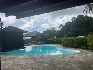 Grande Villa et Bungalows dans un Jardin créole avec Piscine et Vue Panoramique - 9