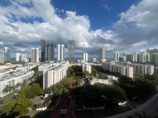 Enjoy an endless summer - Parking included! - Sunny Isles Beach - 0