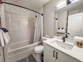 Stanley Townhomes by StayIn - Radium Hot Springs - 5