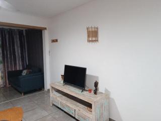 Jolie maison T3 à St Pierre, 2 chambres avec sdb, grande varangue, jardin - 5