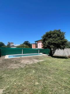 Casa con pileta a 2 cuadras del río - 9