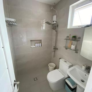 Cozy Room with City View - 7