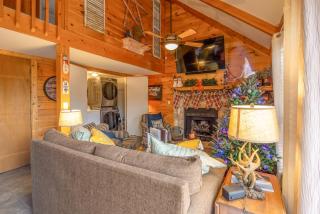 Hot Tub, Fire Pit and Fall Views, Near Polar Express - 3