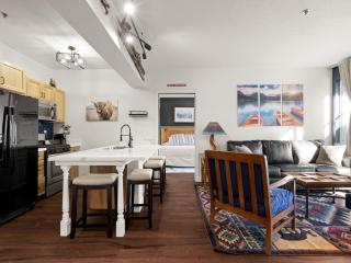Top Floor Deer Valley Gondola Lakefront Condo- Great views - Heber City - 5