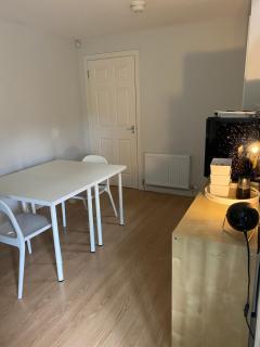 Spacious & Modern Garden Apartment - Bearsden - 1
