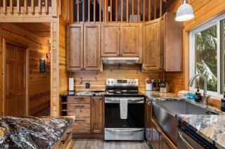 5-Min to Slopes - 4BR with Private Creek - Snoqualmie Pass - 5