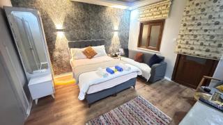 Taksim Camellia suit - Istanbul - 4