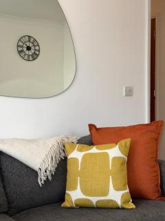 Cosy 2-Bed Flat in Reading - 8