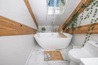 Light filled zen 3BR Penthouse - 7 min to Westport - 6