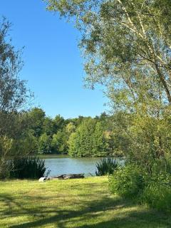 Exclusive Lodge overlooking private lake - - 9