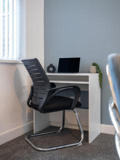 3 Bedroom Home, Driveway with Free Parking, Close to City Centre, Ideal for work & Family - 7