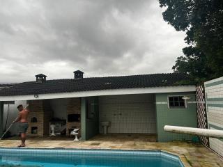 Casa com piscina para 18 pessoas, wi-fi 3 quartos 4 banheiros estacionamento interno churrasqueira e forno de pizza 230m2 de área constuida aceita pets - Bertioga - 1