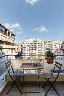 Central 2BR Gem with Fun Decor & Scenic Views - Tessalónica - 7