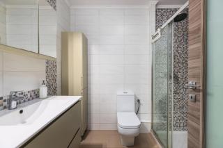 Central 2BR Gem with Fun Decor & Scenic Views - Tessalónica - 6