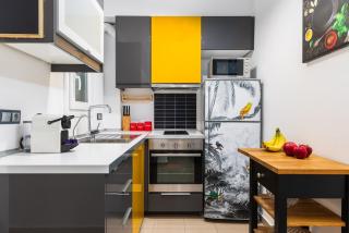 Central 2BR Gem with Fun Decor & Scenic Views - Tessalónica - 4