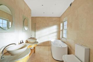 8BR Premium Mansion with Event Hall, Cinema and Game Room - Chigwell - 2