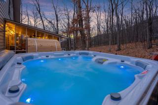 Cozy Retreat - Sauna Hot Tub & Game Room in VA - McGaheysville - 3
