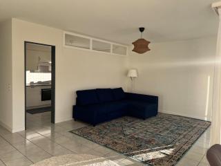 Sunny 3,5 Room Apt, 10 Min to Center, Free Parking - 4
