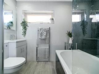 Beautiful House in Thornliebank - 1