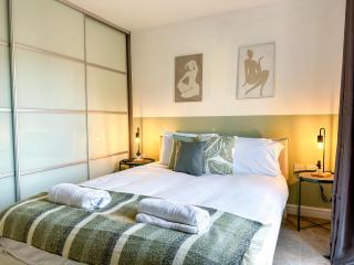 Tornado Chase - Luxury & Spacious 5 Bedroom Home - Sleeps 8 - 1