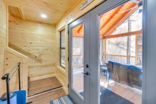 Hot Tub and Creek View at Cabin 6 Mi to Ellijay! - Ellijay - 2