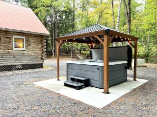 Stylish Forest Lodge with Large Hot Tub, Firepit and Fireplace minutes to Gore Mountain - North Creek - 8
