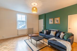 Heart of Durham, Modern, Free Parking - Perfect for Families and Contractors - - 0