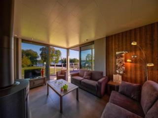 Cozy Villa for 8 with Balcony & Fireplace - 8