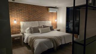 NEW in laurels with air , loft type, giant tv - Medellín - 2