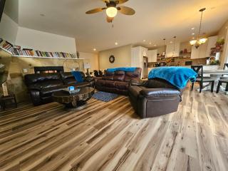 Heated Pool l Indoor Jacuzzi Tubs I Arcade l Outdoor Hot Tub - Winston-Salem - 2