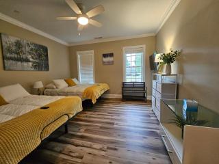Heated Pool l Indoor Jacuzzi Tubs I Arcade l Outdoor Hot Tub - Winston-Salem - 1