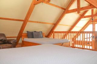 Waterfront Sweet Medicine Treehouse - Seguin - 7