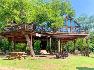 Waterfront Sweet Medicine Treehouse - Seguin - 0