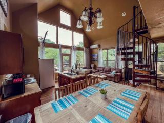 Treehouse 1 Mockingbird Lodge - 8