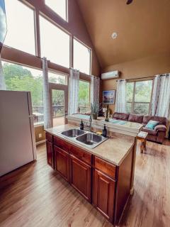 Treehouse 1 Mockingbird Lodge - New Braunfels - 6