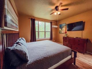 Treehouse 1 Mockingbird Lodge - 5