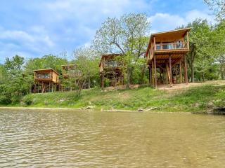 Waterfront Sky Cabin 3 - New Braunfels - 9
