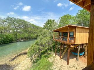 Waterfront Sky Cabin 3 - New Braunfels - 5