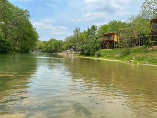 Waterfront Sky Cabin 3 - New Braunfels - 4