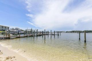 Waterfront condo with boat slip - 7