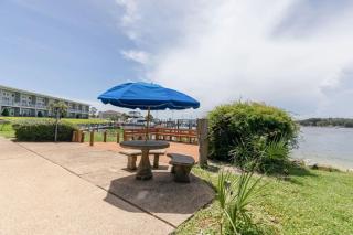 Waterfront condo with boat slip - 5