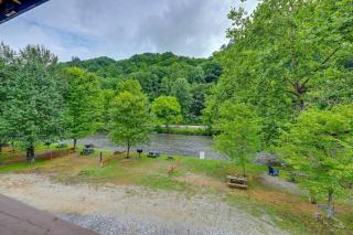 Riverfront lodge - Class III - Bryson City - 2