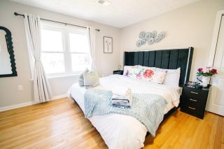 Great Falls Cozy Getaway with 5BR & 2BA Modern Retreat - 1