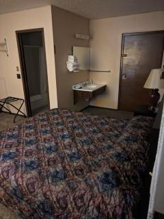 Paradise Falls Motel & Liquor LLC - 1