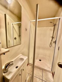 Airport Guesthouse - 2