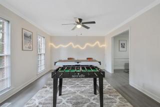 Spacious Family Oasis with Hot Tub & Game Tables - Fayetteville - 8