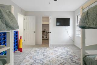 Spacious Family Oasis with Hot Tub & Game Tables - Fayetteville - 3