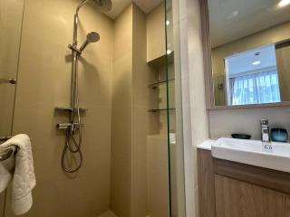 2 BD Skypark Condo with Terrace - - 6